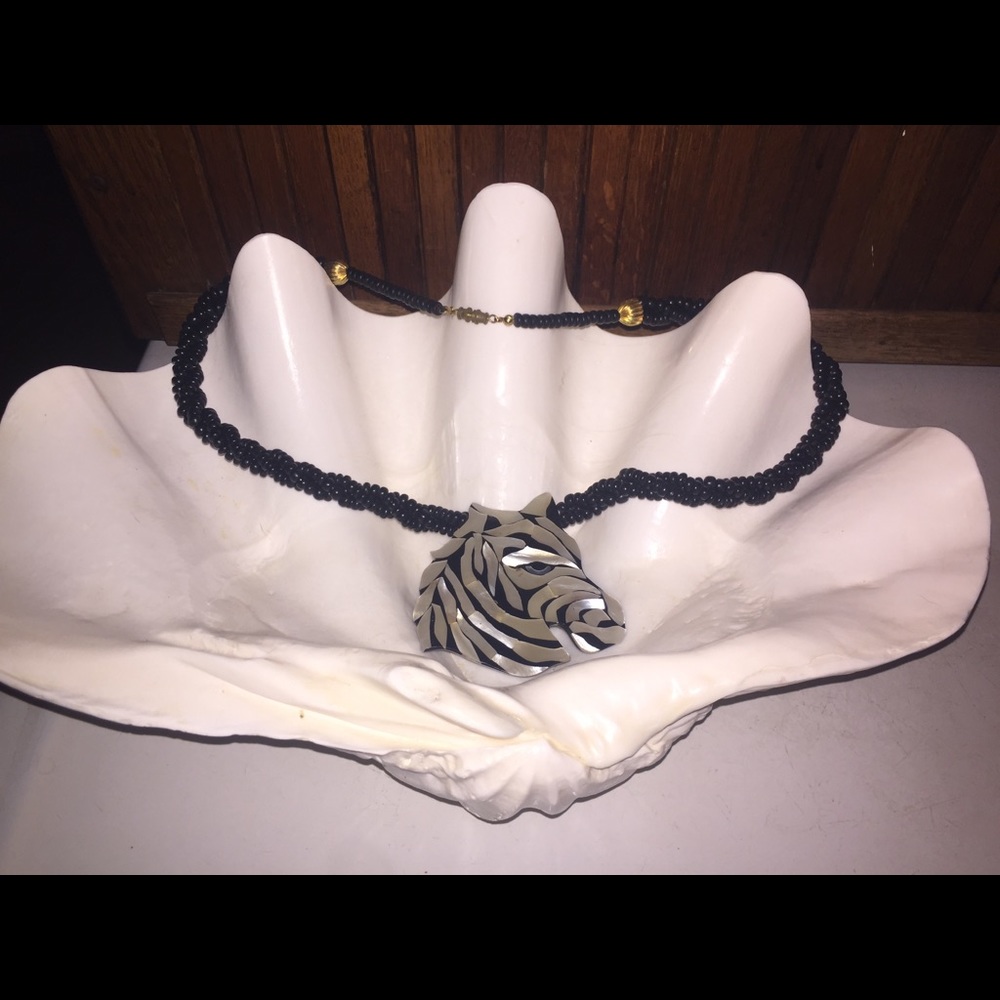 Beautiful VTG Retro Mother of pearl ZEBRA Necklace
